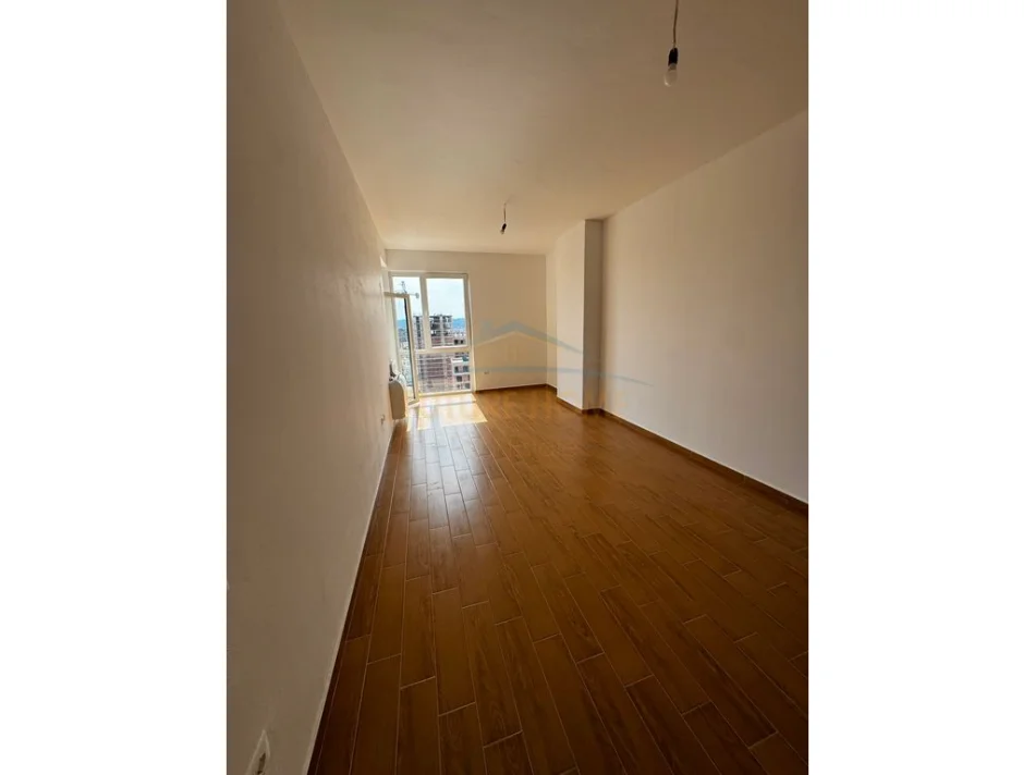 Tirane, jepet me qera apartament 2+1+Ballkon Kati 9, 118 m² 850 € (Bulevardi i Ri)