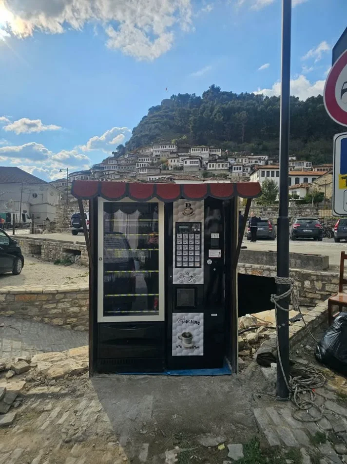 Shqiperi, shes Frigorifer Shiten makinëta automatike Në gjendje shumë të mirë, 069 238 7400
