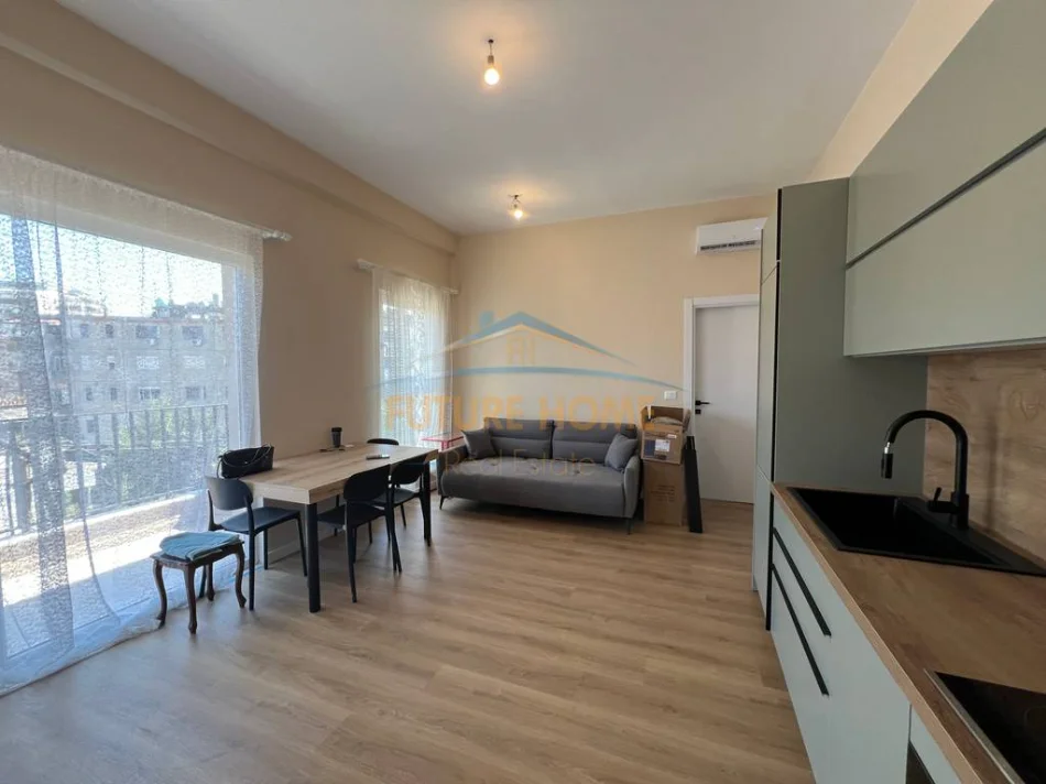 Tirane, jepet me qera apartament 1+1 Kati 2, 61 m² 550 € (fusha aviacionit)