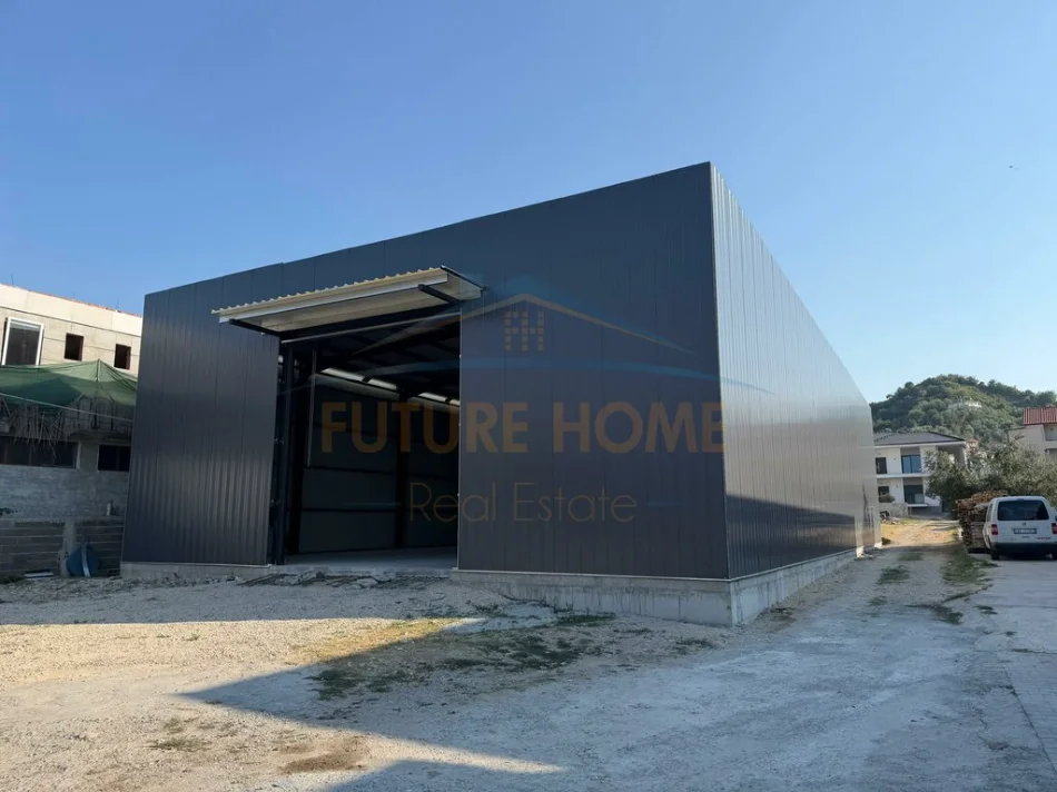 Tirane, jepet me qera ambjent biznesi , 3.500 € (Yrshek)