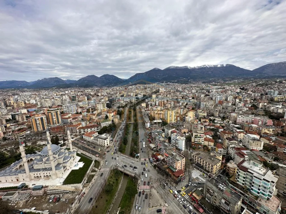 SHITET APARTAMENT 3+1 TEK RRUGA ELBASANIT