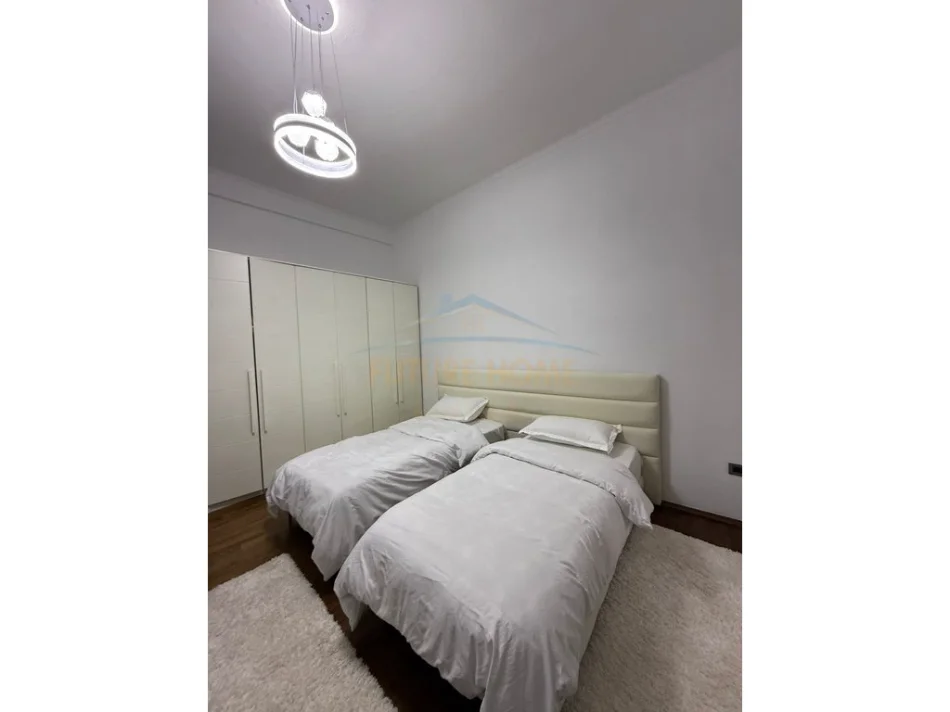 Tirane, jepet me qera apartament 2+1+Ballkon Kati 4, 120 m² 1.200 € (Qender)