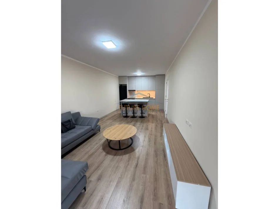 Tirane, jepet me qera apartament 2+1+Ballkon Kati 5, 130 m² 550 € (Kombinat)