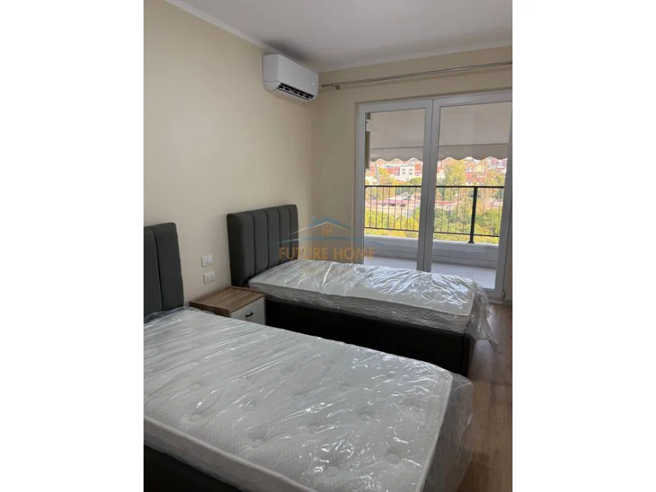 Tirane, jepet me qera apartament 2+1+Ballkon Kati 5, 130 m² 550 € (Kombinat)