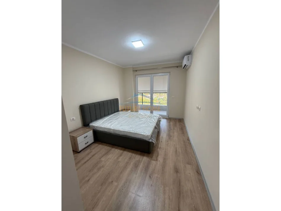 Tirane, jepet me qera apartament 2+1+Ballkon Kati 5, 130 m² 550 € (Kombinat)