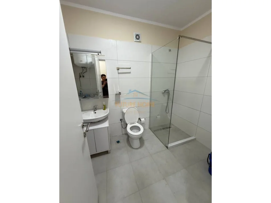 Tirane, jepet me qera apartament 2+1+Ballkon Kati 5, 130 m² 550 € (Kombinat)