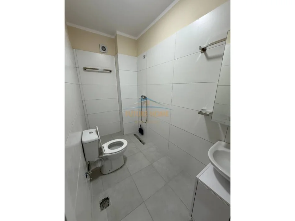 Tirane, jepet me qera apartament 2+1+Ballkon Kati 5, 130 m² 550 € (Kombinat)