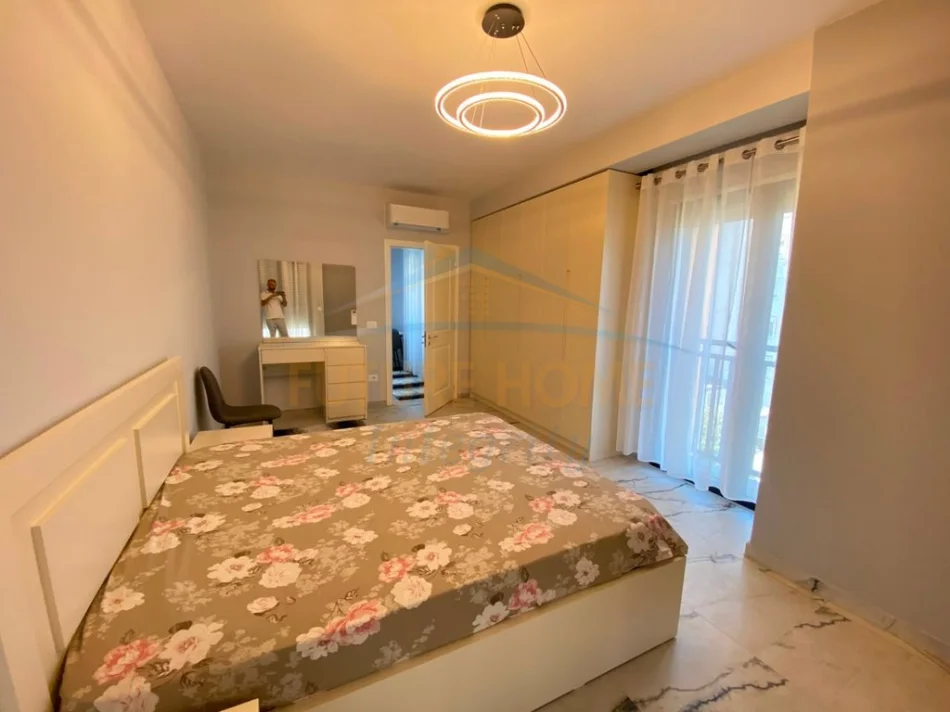 Tirane, jepet me qera apartament 1+1+Ballkon Kati 4, 74 m² 700 € (Shkolla Baletit)