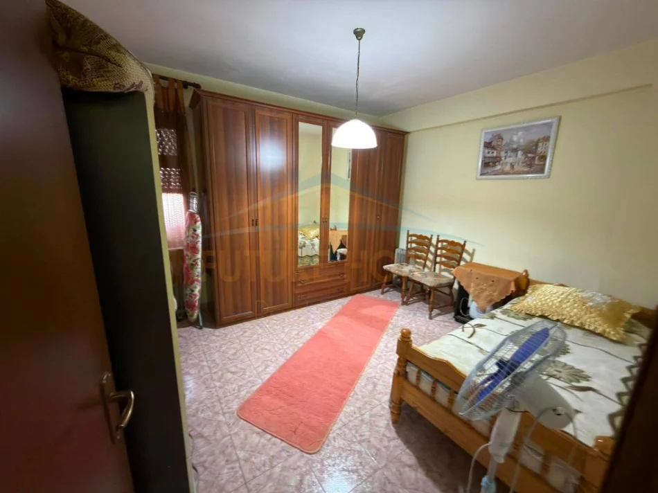 Tirane, jepet me qera apartament 2+1+Ballkon Kati 5, 108 m² 900 € (Blloku)