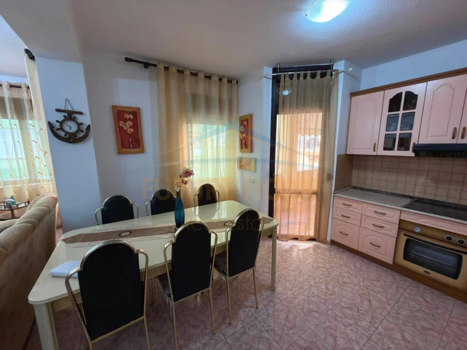 Tirane, jepet me qera apartament 2+1+Ballkon Kati 5, 108 m² 900 € (Blloku)