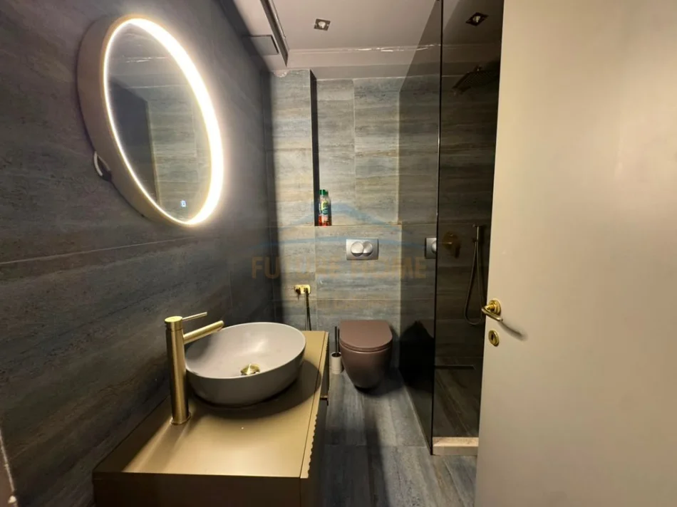 Tirane, jepet me qera apartament 3+1+Ballkon Kati 8, 120 m² 1.500 € (Zogu i Zi)