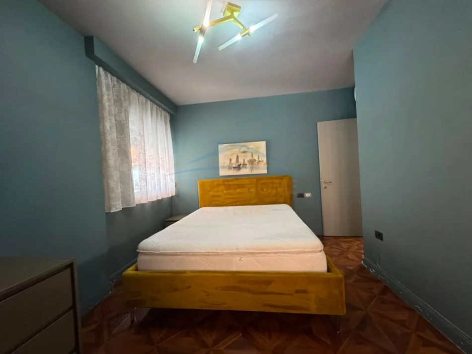 Tirane, jepet me qera apartament 3+1+Ballkon Kati 8, 120 m² 1.500 € (Zogu i Zi)