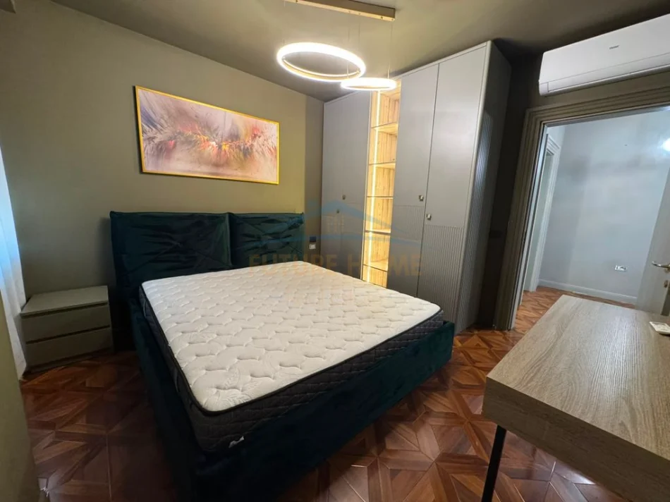 Tirane, jepet me qera apartament 3+1 Kati 8, 120 m² 1.500 € (Zogu i zi)