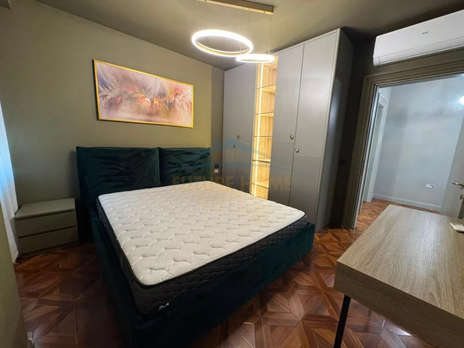 Tirane, jepet me qera apartament 3+1+Ballkon Kati 8, 120 m² 1.500 € (Zogu i Zi)