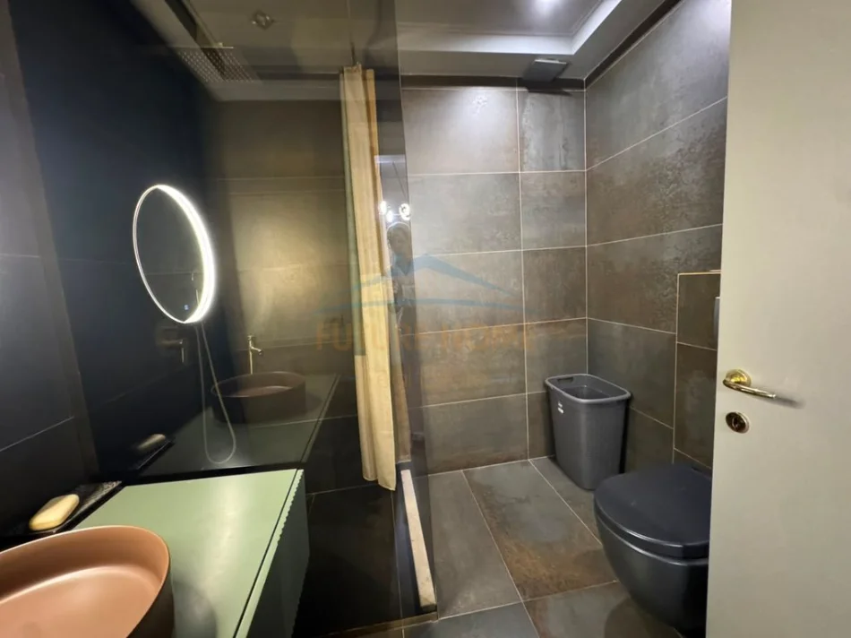 Tirane, jepet me qera apartament 3+1 Kati 8, 120 m² 1.500 € (Zogu i zi)