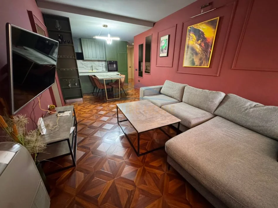 Tirane, jepet me qera apartament 3+1+Ballkon Kati 8, 120 m² 1.500 € (Zogu i Zi)