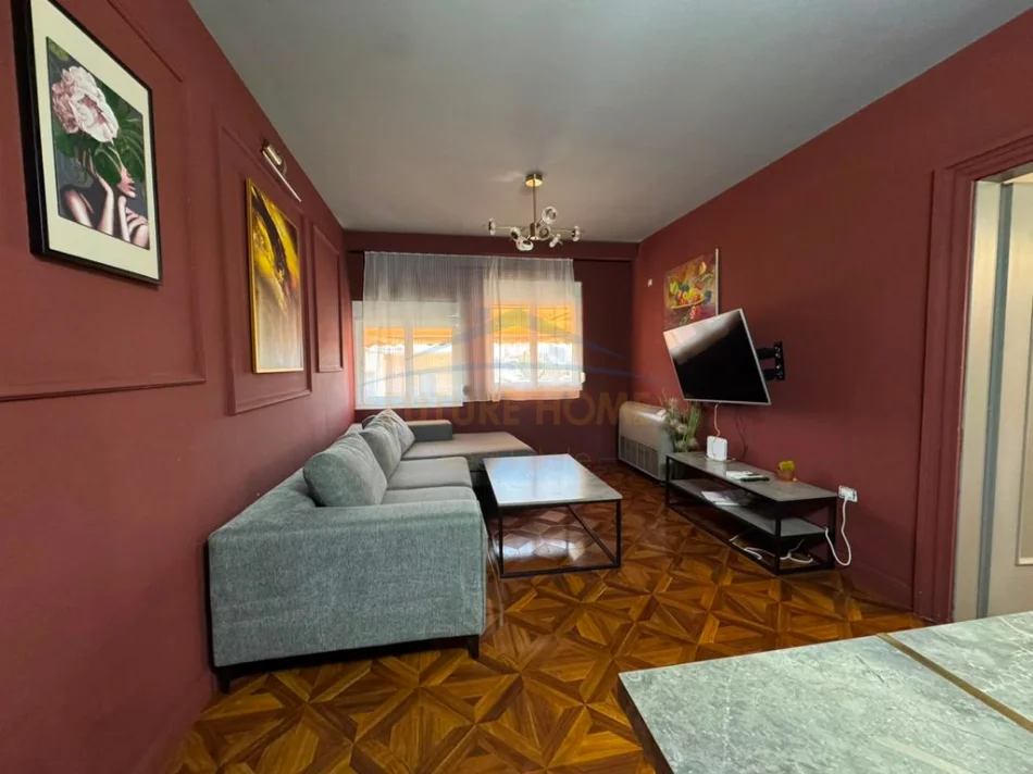 Tirane, jepet me qera apartament 3+1+Ballkon Kati 8, 120 m² 1.500 € (Zogu i Zi)