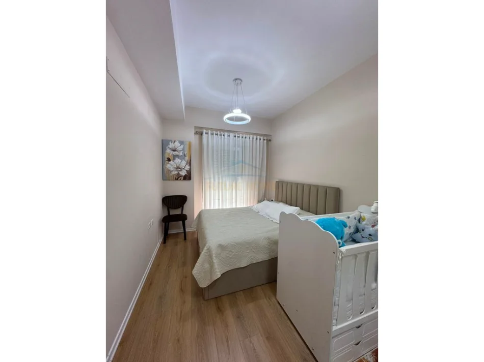 Tirane, shitet apartament 1+1+Aneks+Ballkon Kati 2, 63 m² 120.000 € (Ali Demi)