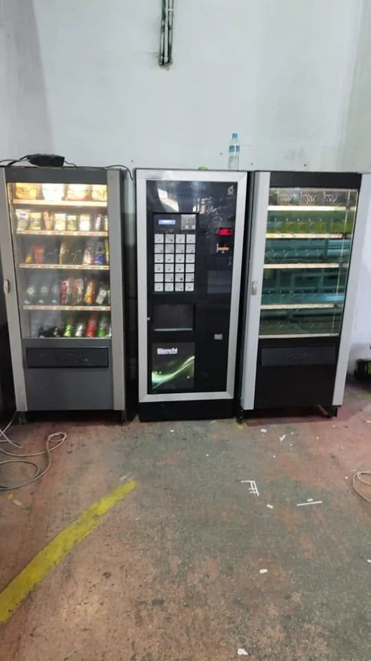Shqiperi, shes Frigorifer Shiten makinëta automatike Në gjendje shumë të mirë, 069 238 7400
