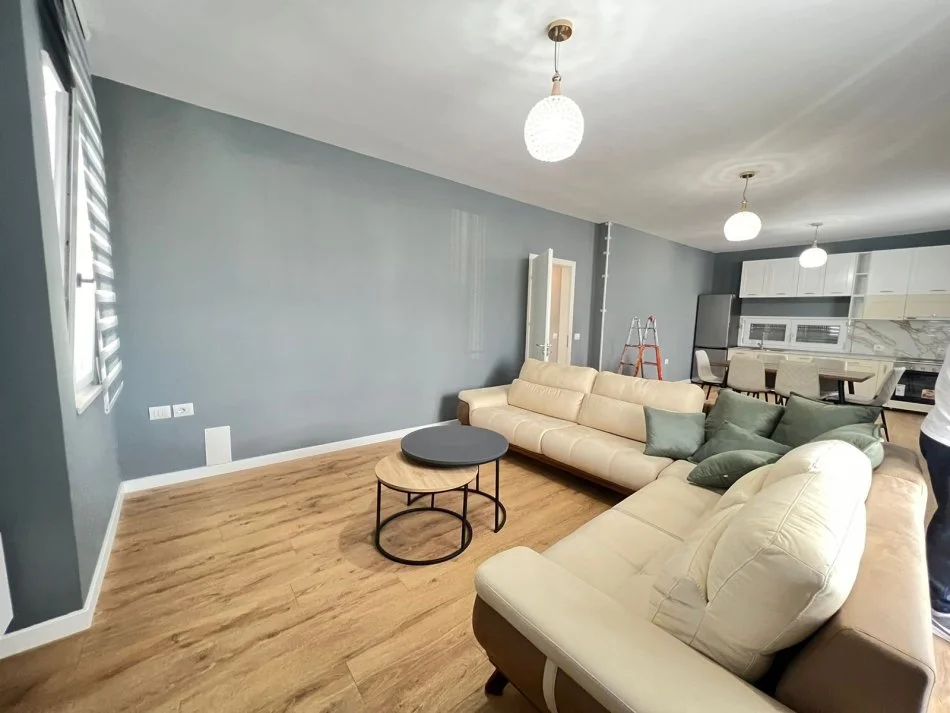 Tirane, jepet me qera apartament 2+1 Kati 2, 150 m² 900 € (Kopshti botanik)