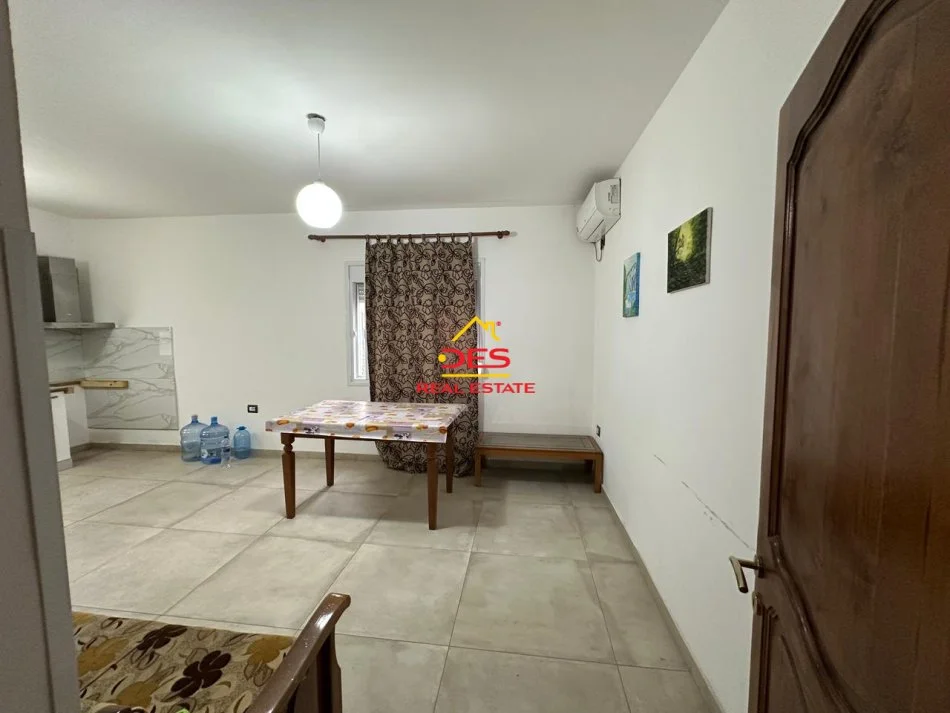 Vlore, jepet me qera shtepi Kati 0, 130 m² 600 € (Rruga)