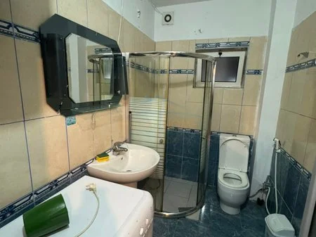 Tirane, jepet me qera apartament 1+1+Ballkon Kati 1, 55 m² 400 € (irfan tomini)