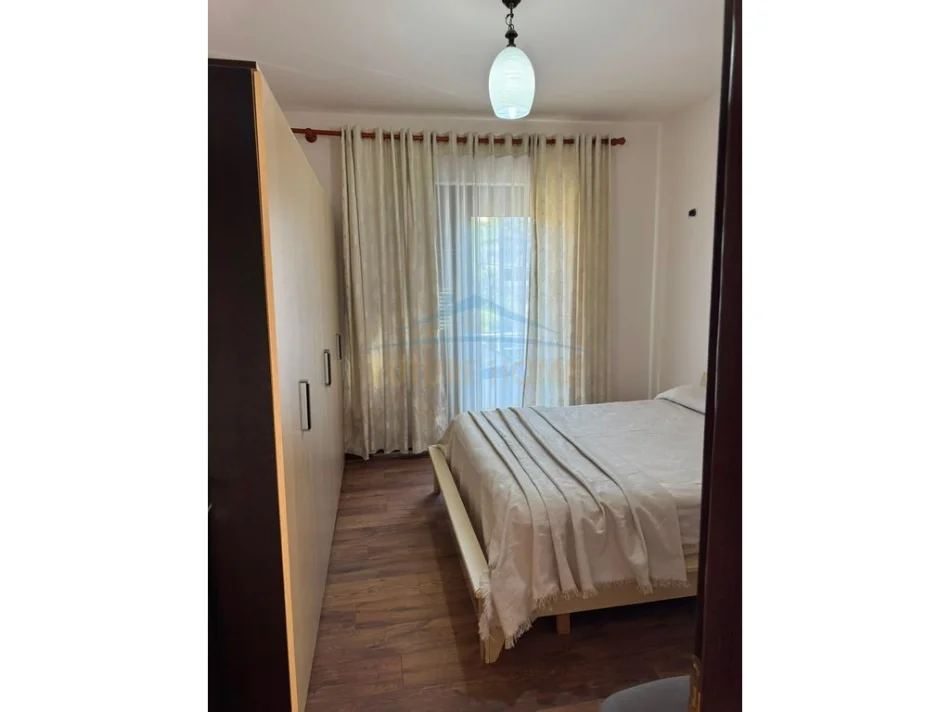 Tirane, jepet me qera apartament 1+1+Ballkon Kati 4, 66 m² 550 € (Selite)