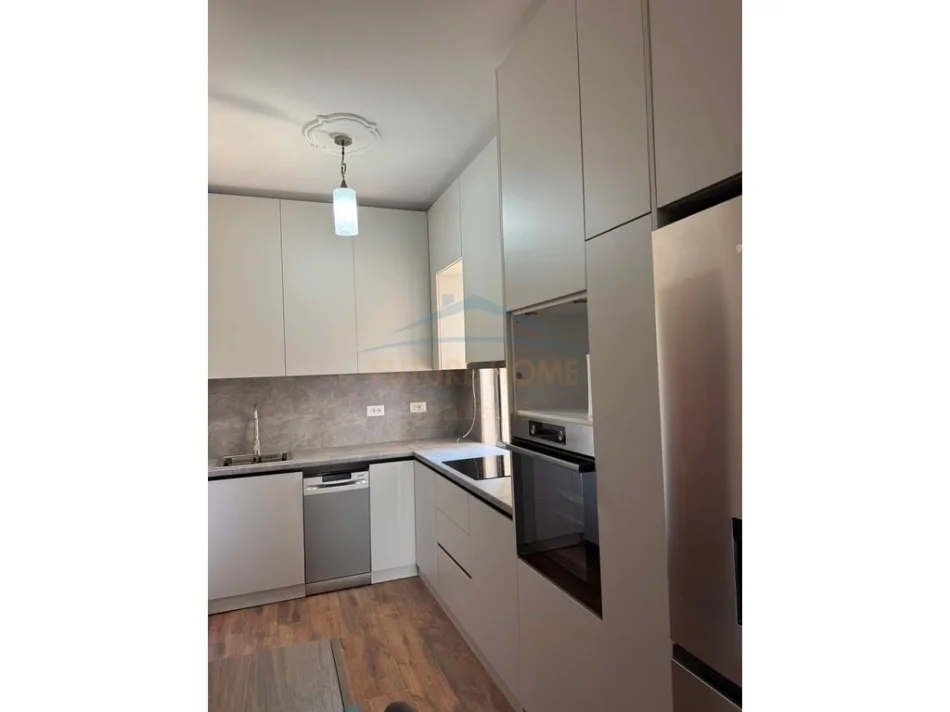 Tirane, jepet me qera apartament 1+1+Ballkon Kati 4, 66 m² 550 € (Selite)