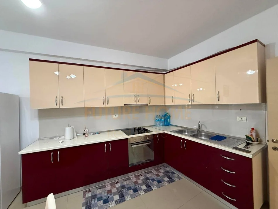 Tirane, jepet me qera apartament 2+1+Ballkon Kati 2, 115 m² 450 € (Unaza e Re)