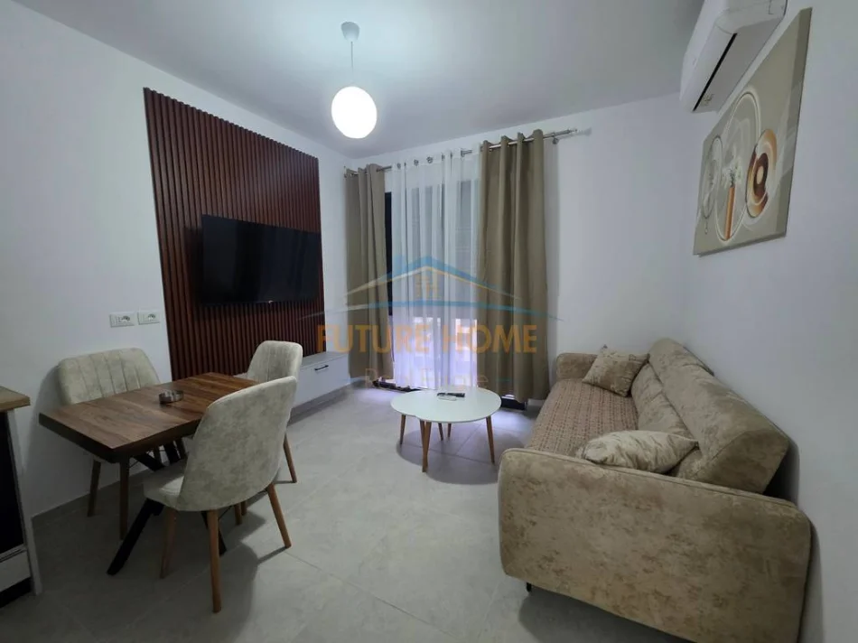 Tirane, jepet me qera apartament 1+1+Ballkon Kati 4, 45 m² 550 € (Don Bosko)