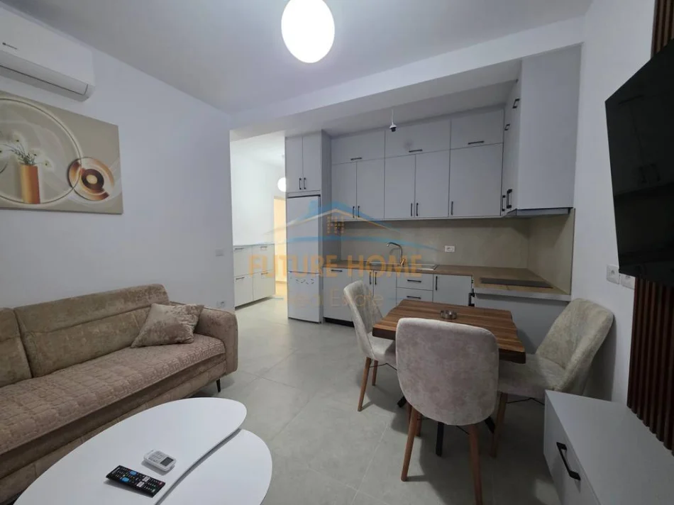 Tirane, jepet me qera apartament 1+1+Ballkon Kati 4, 45 m² 550 € (Don Bosko)