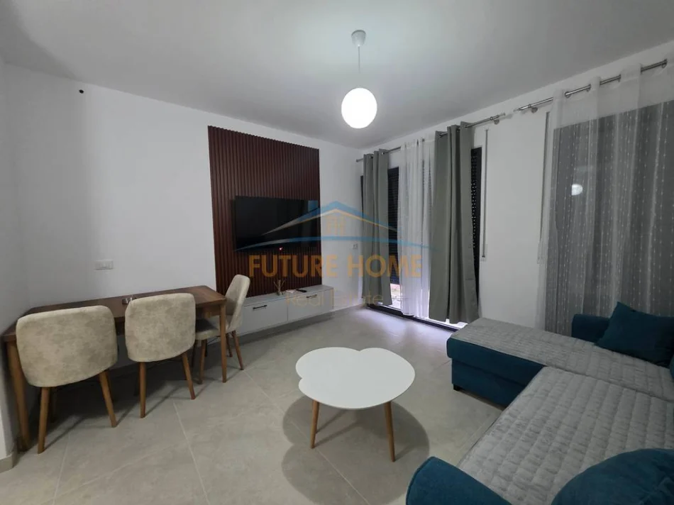 Tirane, jepet me qera apartament 1+1+Ballkon Kati 4, 45 m² 550 € (Don Bosko)