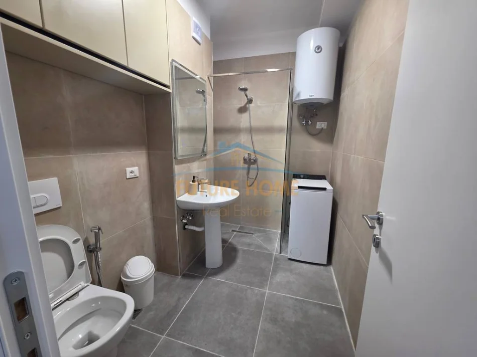 Tirane, jepet me qera apartament 1+1+Ballkon Kati 4, 45 m² 550 € (Don Bosko)