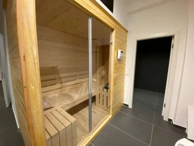 Tirane, shes Vile 2 Katshe 380 m² 830.000 Euro (Rezidenca Porta e Gjelbert)