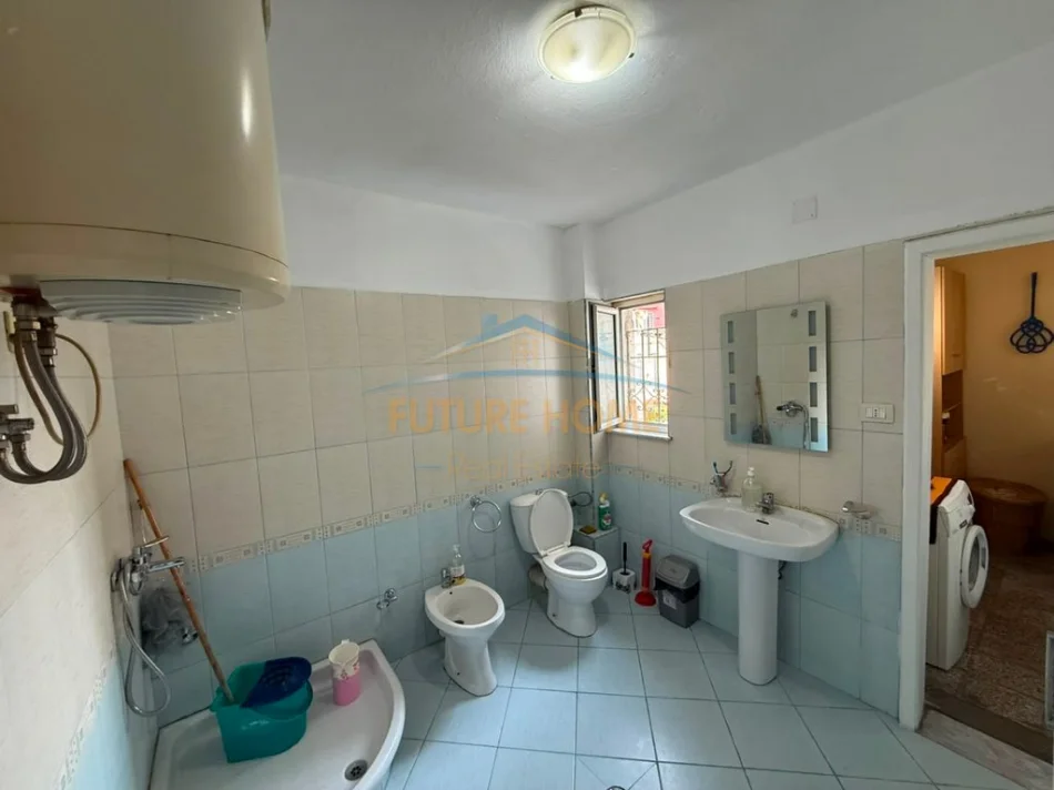 Tirane, jepet me qera apartament 2+1+Ballkon Kati 2, 95 m² 520 € (Rruga e Kavajes)