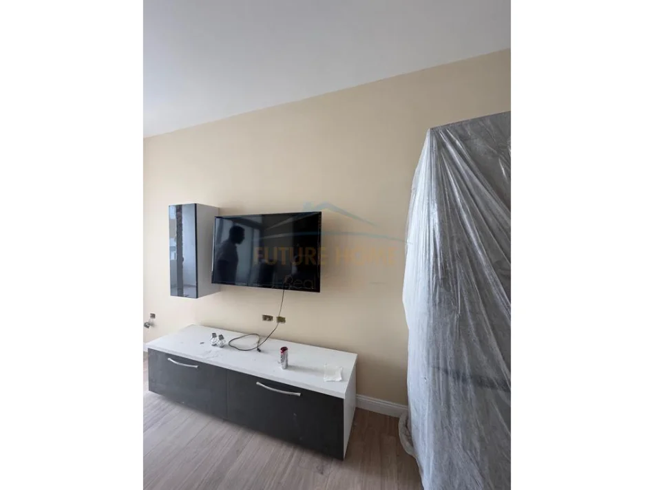 Durres, jepet me qera apartament 2+1 Kati 3, 108 m² 550 € (Prane Stacionit te Trenit, Durrës)
