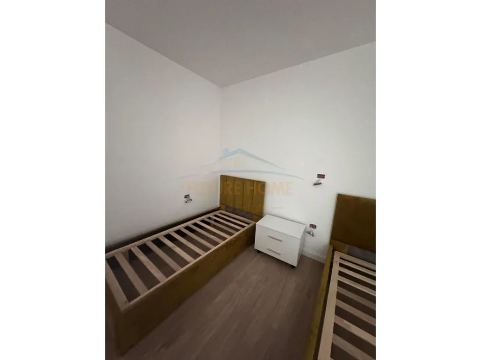 Durres, jepet me qera apartament 2+1 Kati 3, 108 m² 550 € (Prane Stacionit te Trenit, Durrës)