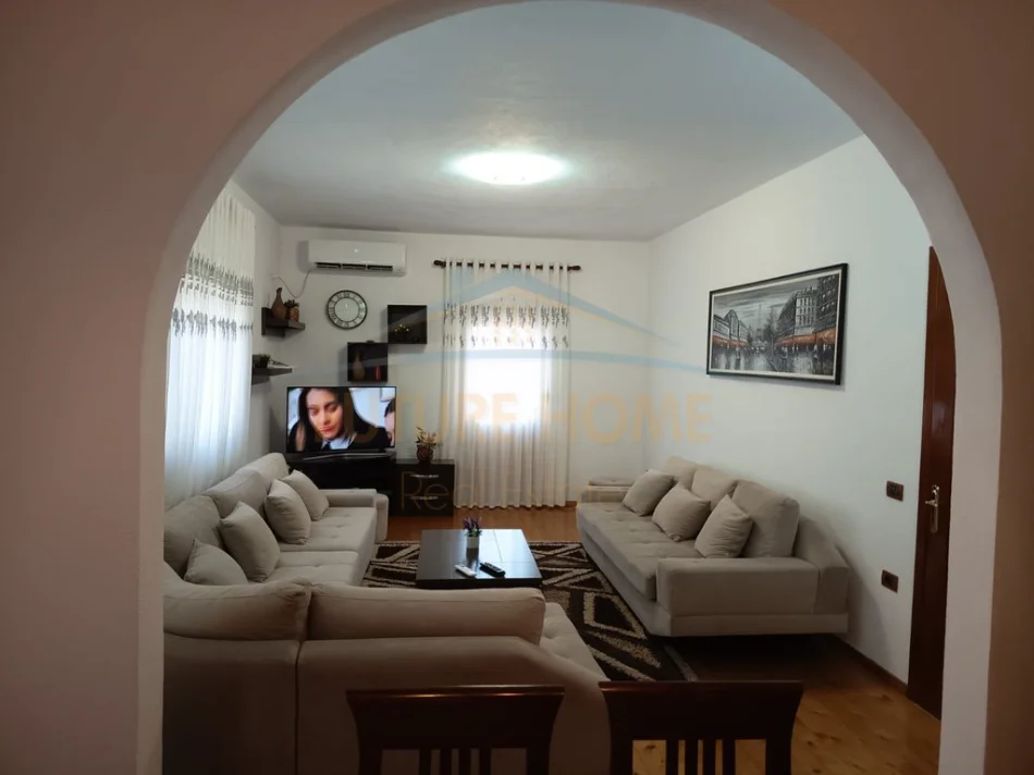Tirane, jepet me qera Vile 2 Katshe , 260 m² 1.500 € (Sauk)