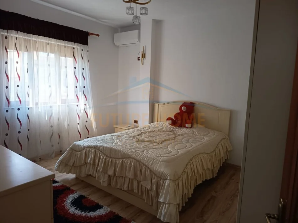 Tirane, jepet me qera apartament Vile 2 Katshe , 168 m² 1.500 € (Sauk)