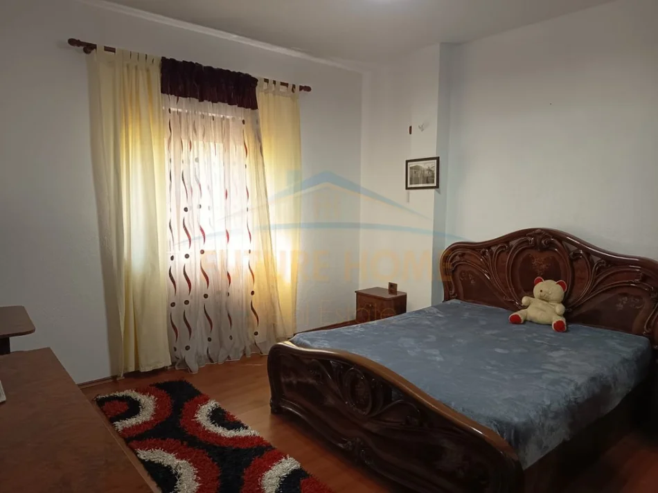 Tirane, jepet me qera apartament Vile 2 Katshe , 168 m² 1.500 € (Sauk)