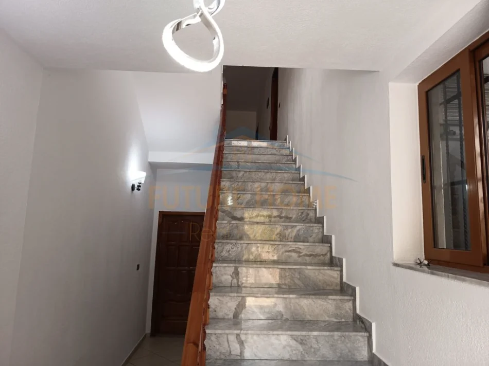 Tirane, jepet me qera Vile 2 Katshe , 260 m² 1.500 € (Sauk)
