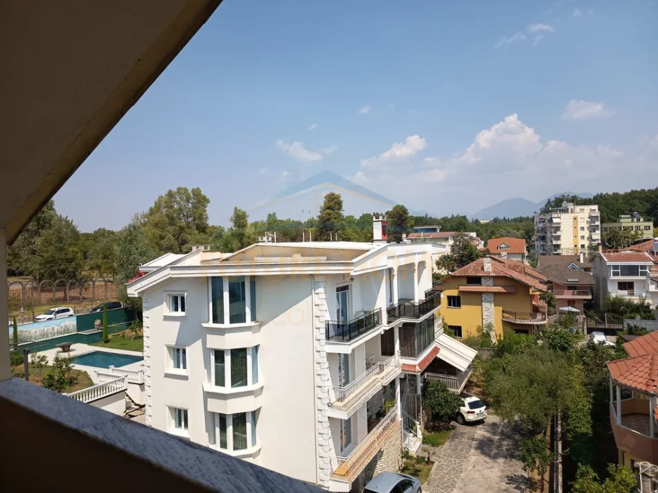 Tirane, jepet me qera Vile 2 Katshe , 260 m² 1.500 € (Sauk)