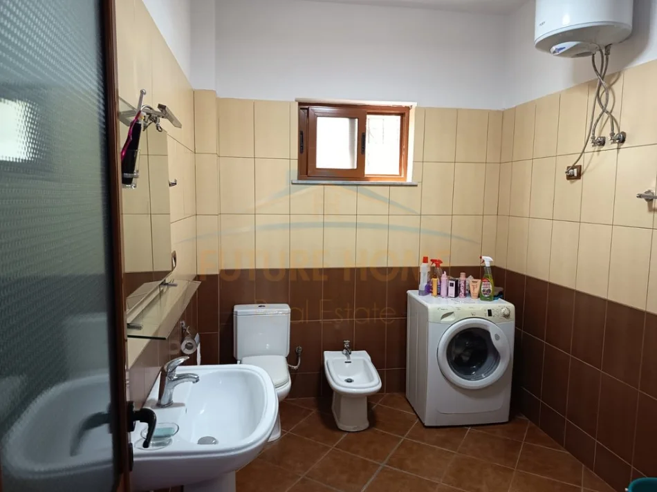 Tirane, jepet me qera apartament Vile 2 Katshe , 168 m² 1.500 € (Sauk)