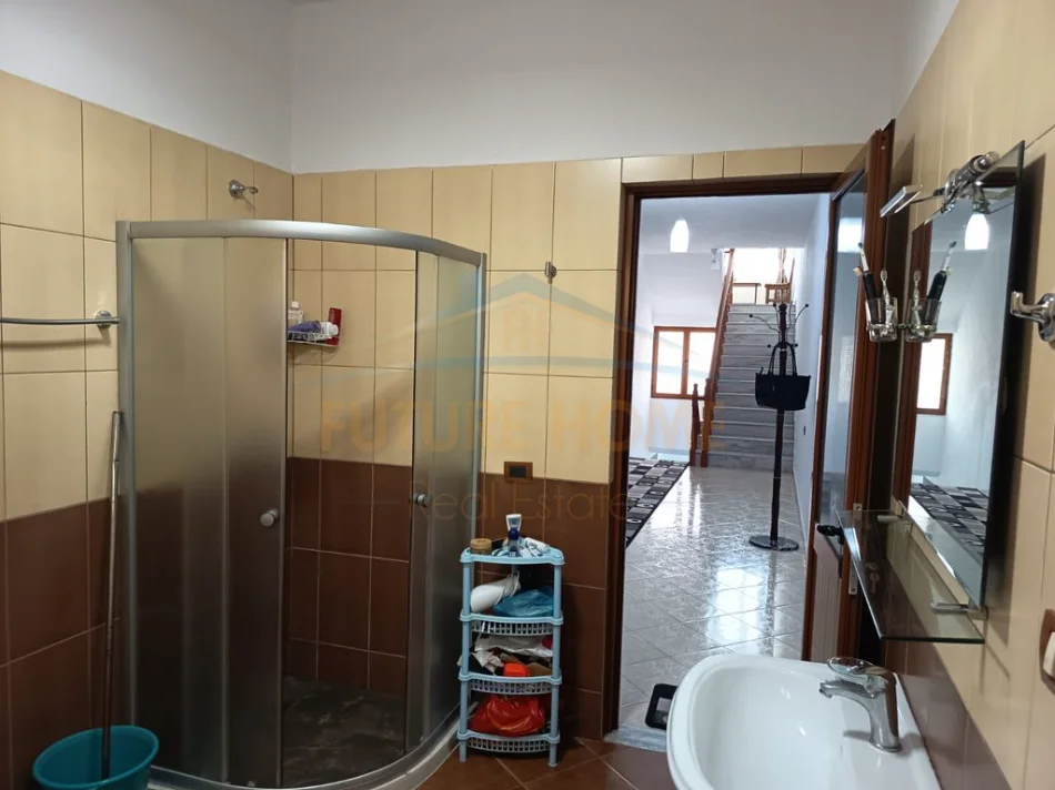Tirane, jepet me qera Vile 2 Katshe , 260 m² 1.500 € (Sauk)