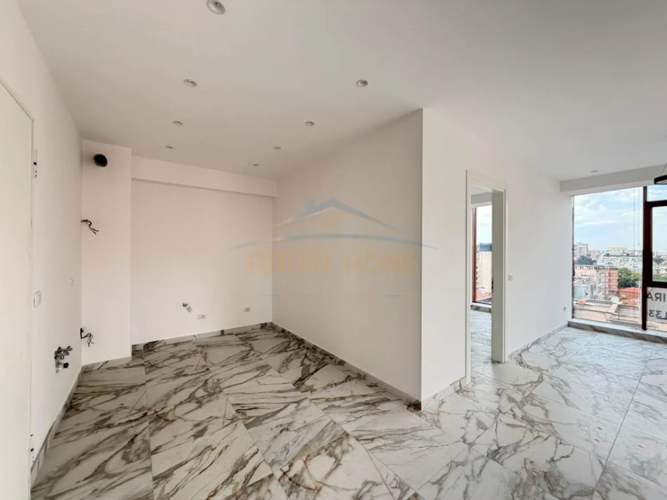 Tirane, jepet me qera apartament 1+1 Kati 7, 68 m² 1.100 € (Rruga e Kavajes)