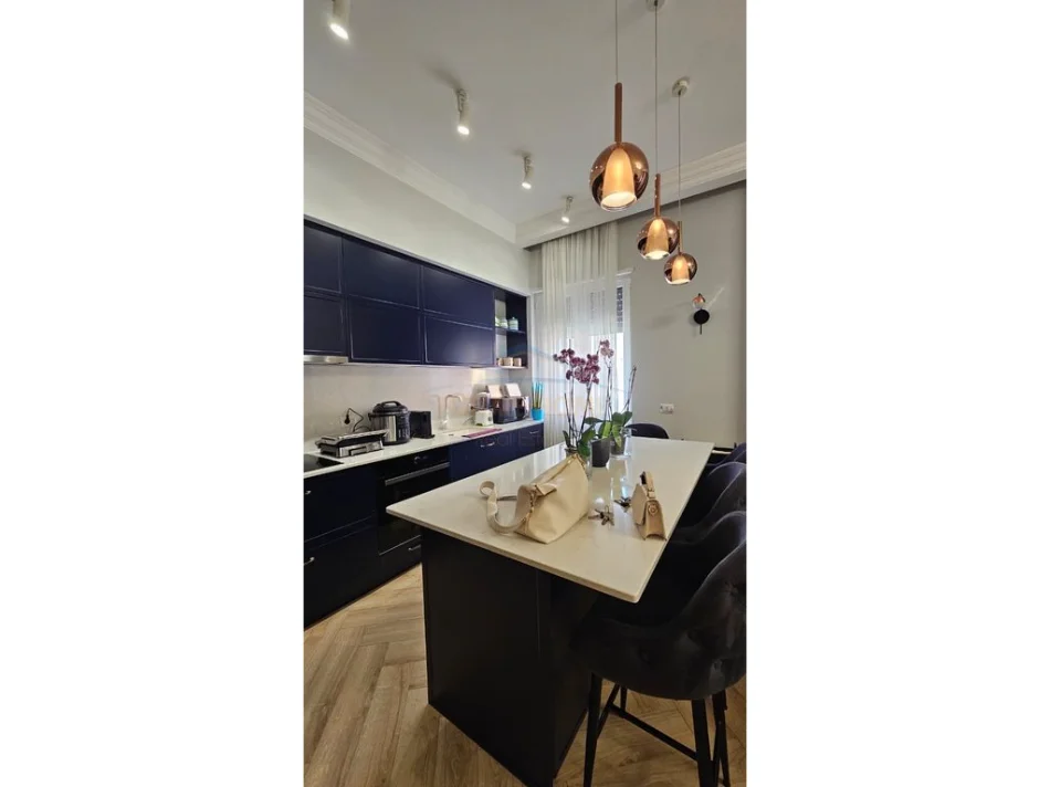 Durres, shitet apartament 3+1+Ballkon Kati 1, 110 m² 215.000 € (Qender , Durres)