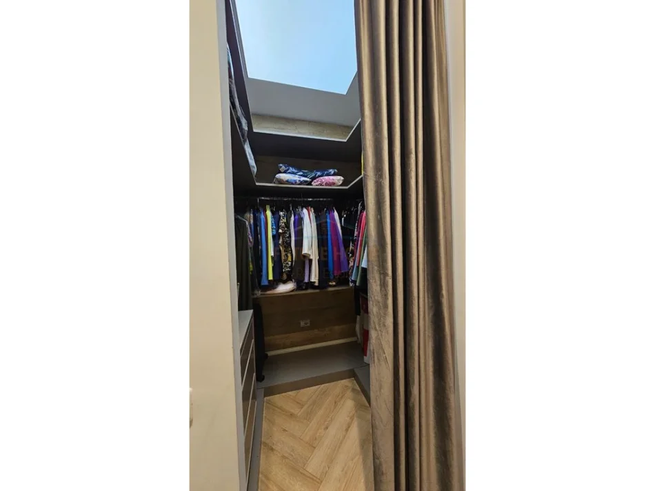 Durres, shitet apartament 3+1+Ballkon Kati 1, 110 m² 215.000 € (Qender , Durres)