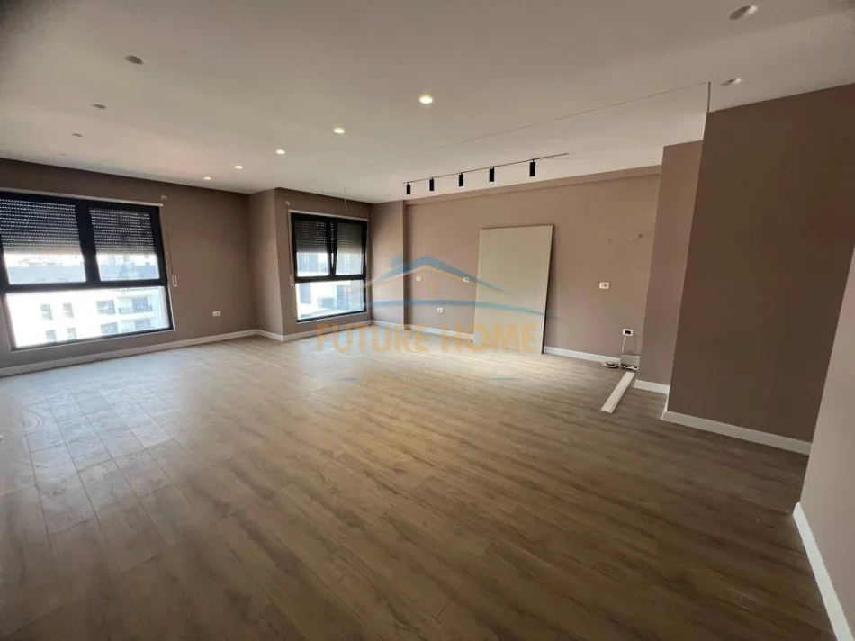 Tirane, shitet apartament 2+1+Ballkon , 110 m² 220.000 € (Bulevardi i Ri)
