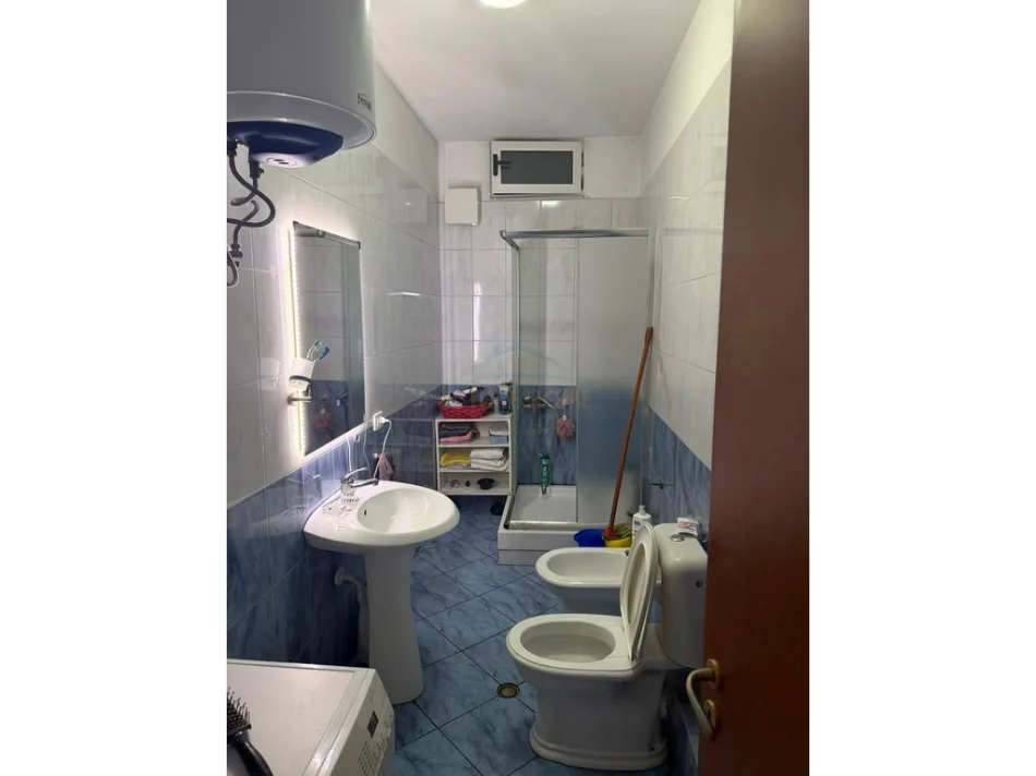 Tirane, jepet me qera apartament 2+1+Ballkon Kati 5, 100 m² 550 € (Misto Mame)