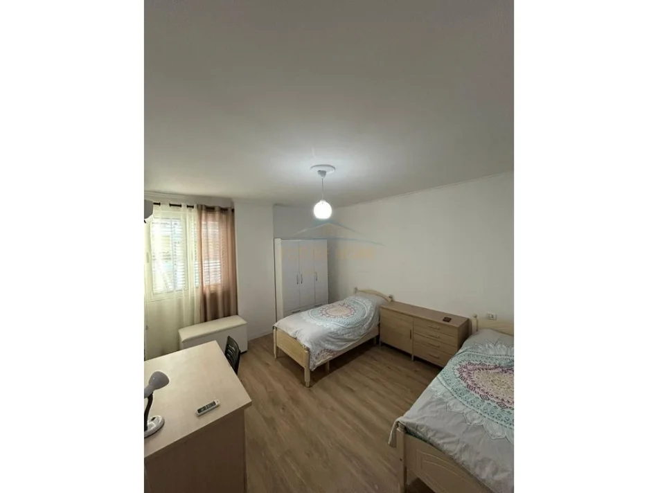 Tirane, jepet me qera apartament 2+1+Ballkon Kati 5, 100 m² 550 € (Misto Mame)